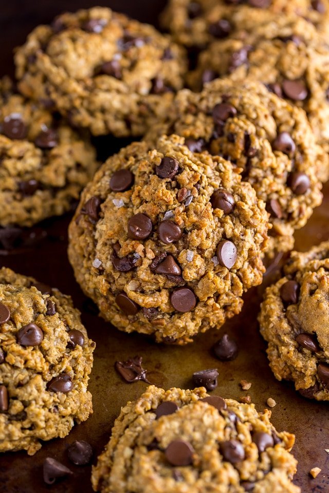 Vegan Oatmeal Chocolate Chip Cookies