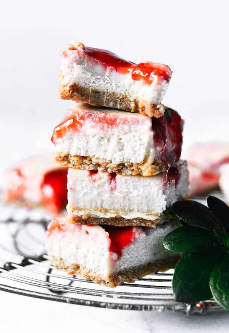 Easy Vegan Strawberry Cheesecake